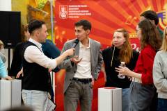 2025-10-25_um_21 2025-10-25_um_21